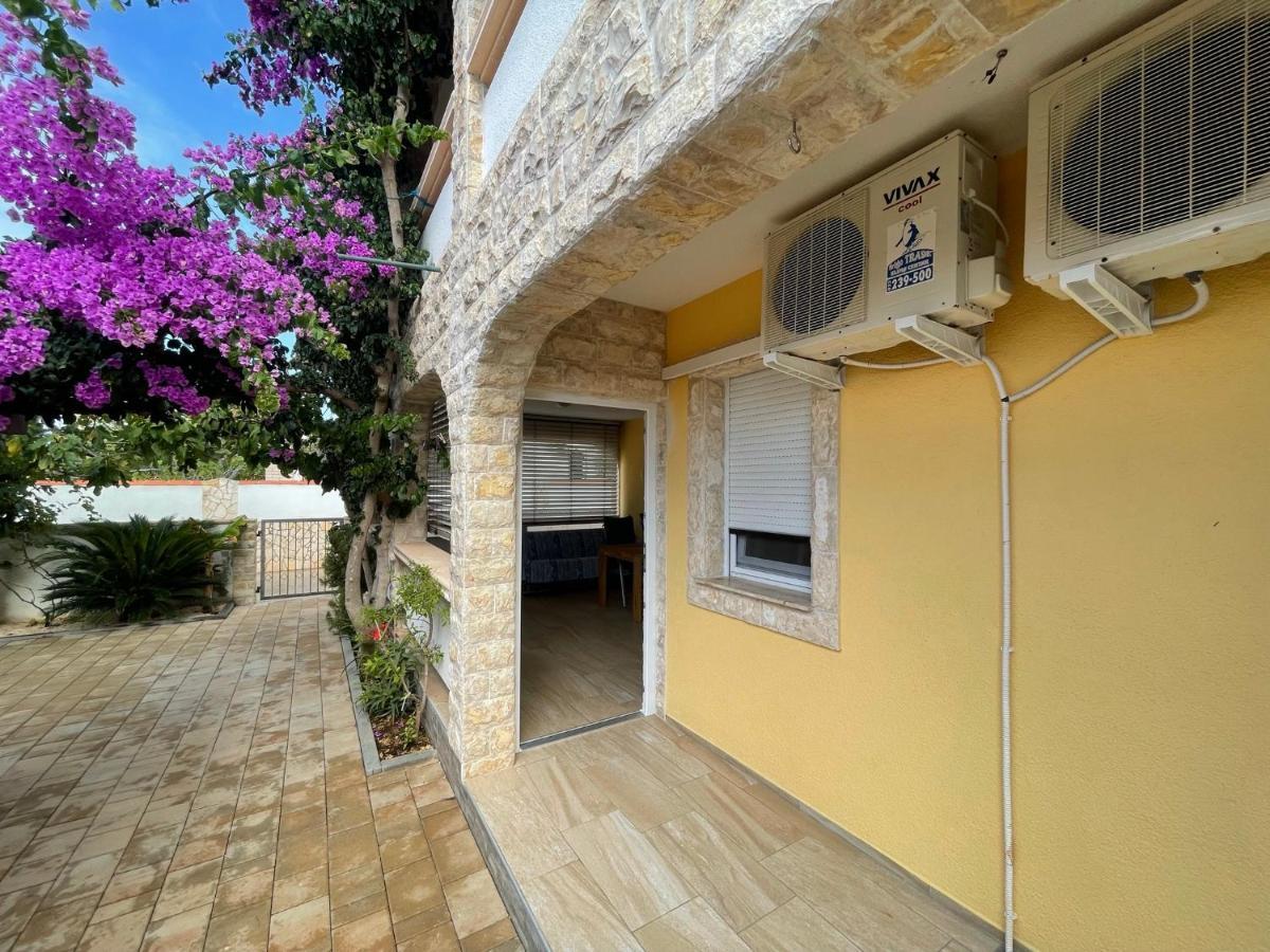 Apartements Delfin * Vir