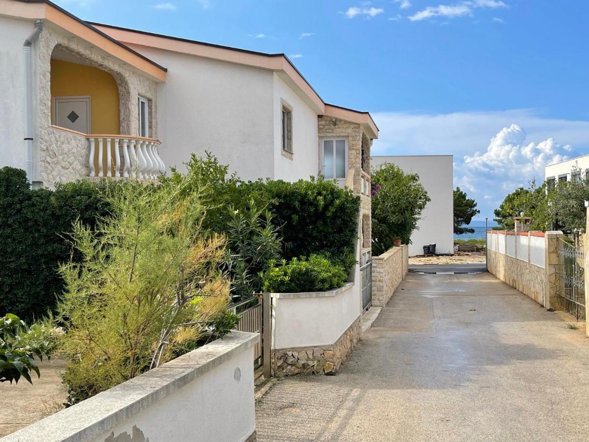 Apartements Delfin * Vir