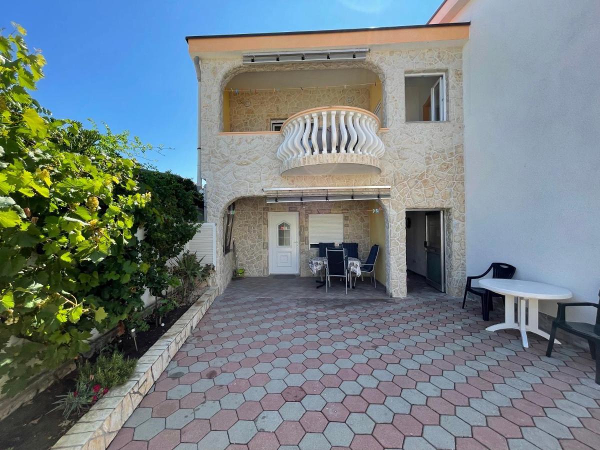 Apartements Delfin * Vir
